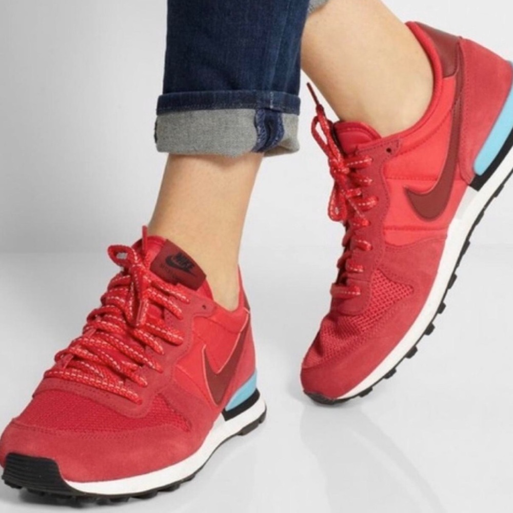 Red Nike Internationalist sneakers womens size 8.5